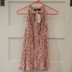 Women's Floral Pleated shirt, size XS. FROM Francescas. NWT